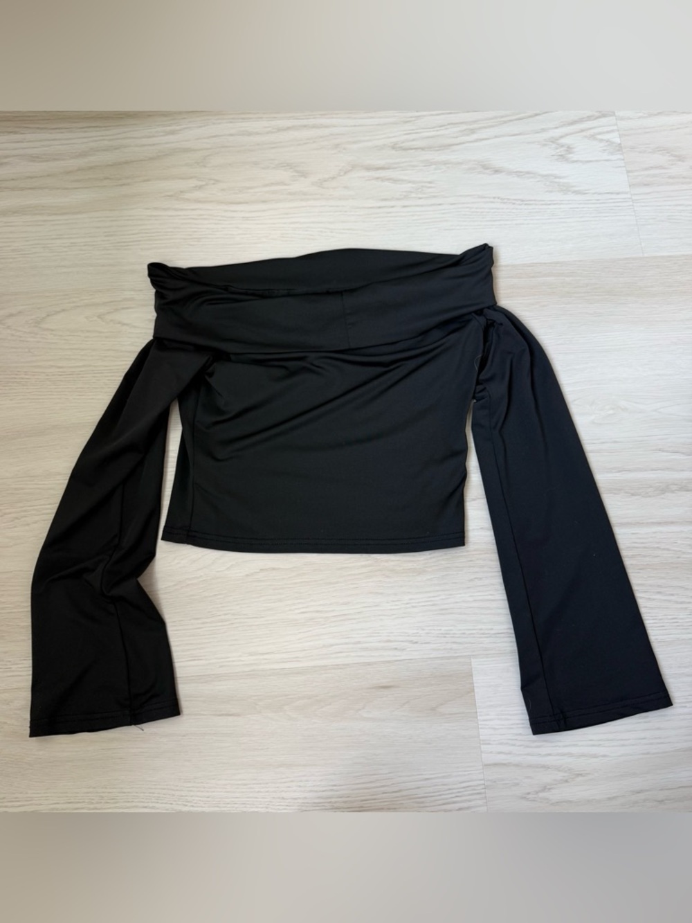 Black Off-Shoulder Bell-Sleeve Top Y2K - Picture 3 of 3
